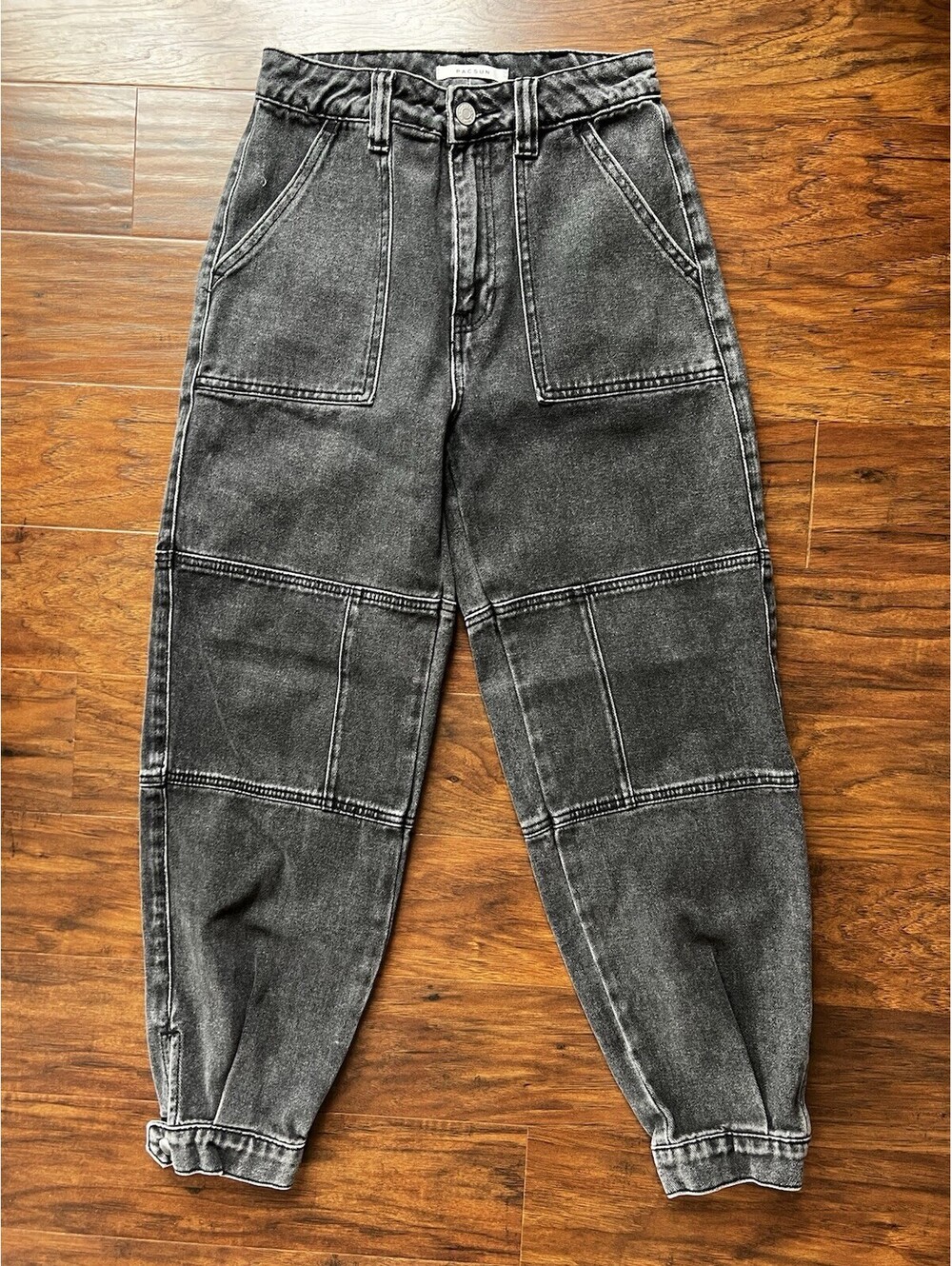 Pacsun 90s Jogger Jeans Black Women’s Size 26 Button Hem EUC!